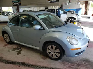 2010 Volkswagen New Beetle Coupe Final Edition with VIN 3VWRG3AG5AM017193, listed as a Copart auction lot 63524734 with 95,589 mi miles and Salvage Title. Bid and sale history available at carsss.com. Image 4.
