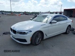 2020 BMW 5 Series 530i z VIN WBAJR3C02LWW65567, wystawiony jako IAAI lot #42113467 z przebiegiem 51 300 mil mil oraz . Historia ofert i sprzedaży dostępna na DreamBid. Obrazek 2.