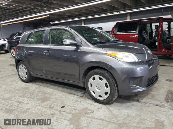 2012 Scion xD z VIN JTKKU4B43C1026426, wystawiony jako Copart lot #55339955 z przebiegiem 106 648 mil mil oraz Szkoda całkowita • Salvage title. Historia ofert i sprzedaży dostępna na DreamBid. Obrazek 4.