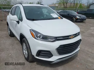 2021 Chevrolet Trax LT z VIN KL7CJPSM5MB369530, wystawiony jako IAAI lot #42146885 z przebiegiem 21 906 mil mil oraz . Historia ofert i sprzedaży dostępna na DreamBid. Obrazek 1.