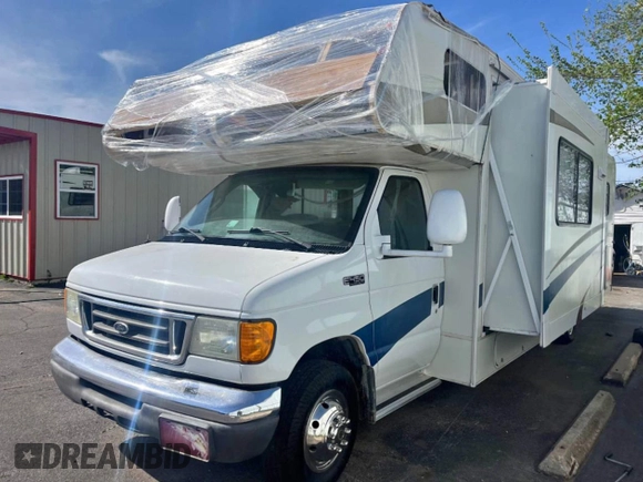 2005 Ford Econoline Cargo z VIN 1FDXE45S45HA87889, wystawiony jako Copart lot #54091985 z przebiegiem 43 302 mil mil oraz Czysty tytuł • Clean title. Historia ofert i sprzedaży dostępna na DreamBid. Obrazek 2.