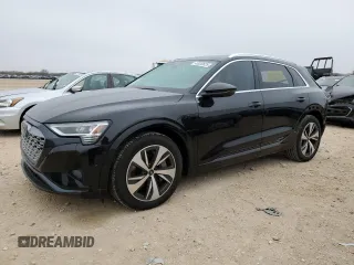 2024 Audi Q8 e-tron Premium Plus z VIN WA15AAGE4RB019575, wystawiony jako Copart lot #43020625 z przebiegiem 520 mil mil oraz Szkody całkowita. Historia ofert i sprzedaży dostępna na DreamBid. Obrazek 1.