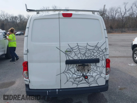 2016 Nissan NV200 S z VIN 3N6CM0KN6GK697491, wystawiony jako IAAI lot #41313863 z przebiegiem 156 838 mil mil oraz . Historia ofert i sprzedaży dostępna na DreamBid. Obrazek 16.