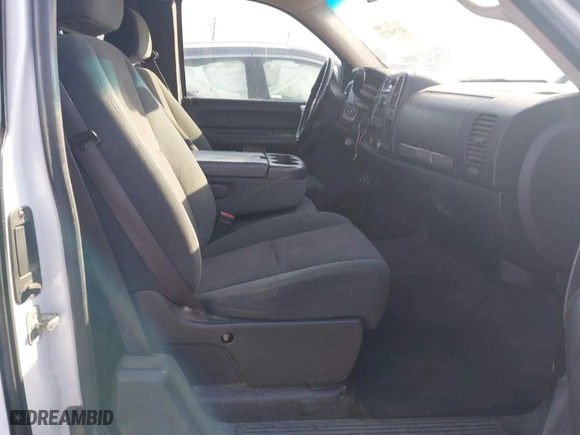 2008 Chevrolet Silverado 1500 LT w/1LT with VIN 2GCEK19J381123017, listed as a IAAI auction lot 41754727 with 172,530 mi miles. Bid and sale history available at carsss.com. Image 5.