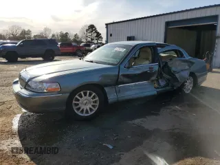 2006 Lincoln Town Car Signature z VIN 1LNHM81V46Y619089, wystawiony jako Copart lot #47230075 z przebiegiem 143 890 mil mil oraz Szkody całkowita. Historia ofert i sprzedaży dostępna na DreamBid. Obrazek 1.