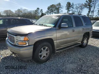2001 GMC Yukon Denali z VIN 1GKEK63U61J250991, wystawiony jako Copart lot #49702685 z przebiegiem 234 860 mil mil oraz Czysty tytuł • Clean title. Historia ofert i sprzedaży dostępna na DreamBid. Obrazek 1.