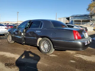 2002 Lincoln Town Car Signature z VIN 1LNHM82W02Y611525, wystawiony jako Copart lot #81514784 z przebiegiem 123 140 mil mil oraz Szkoda całkowita • Salvage title. Historia ofert i sprzedaży dostępna na DreamBid. Obrazek 2.