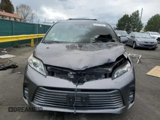 2020 Toyota Sienna XLE z VIN 5TDDZ3DC0LS242575, wystawiony jako Copart lot #54747655 z przebiegiem Nie podano mil oraz Szkoda całkowita • Salvage title. Historia ofert i sprzedaży dostępna na DreamBid. Obrazek 5.