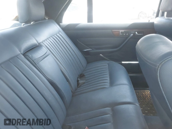 1988 Mercedes-Benz 560 with VIN WDBCA39DXJA420974, listed as a IAAI auction lot 42122073 with 113,273 mi miles and . Bid and sale history available at DreamBid. Image 8.