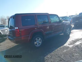 2008 Jeep Commander Sport z VIN 1J8HG48K08C180238, wystawiony jako IAAI lot #40725046 z przebiegiem 165 018 mil mil oraz . Historia ofert i sprzedaży dostępna na DreamBid. Obrazek 4.