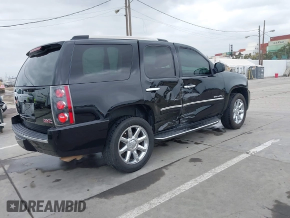 2013 GMC Yukon Denali with VIN 1GKS2EEF2DR348109, listed as a IAAI auction lot 41895426 with 121,590 mi miles. Bid and sale history available at carsss.com. Image 4.