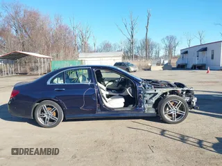2019 Mercedes-Benz E-Class E 300 with VIN WDDZF4KB8KA592634, listed as a IAAI auction lot 41817498 with 103,676 mi miles. Bid and sale history available at carsss.com. Image 13.