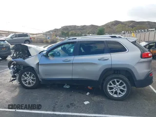2016 Jeep Cherokee Latitude with VIN 1C4PJLCB8GW200545, listed as a IAAI auction lot 41593688 with 1 mi miles. Bid and sale history available at carsss.com. Image 13.