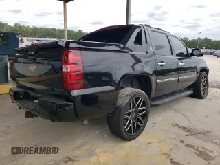 2013 Chevrolet Avalanche LTZ with VIN 3GNTKGE74DG303121, listed as a Copart auction lot 70452564 with 0 mi miles and Salvage Title. Bid and sale history available at carsss.com. Image 3.