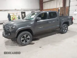 2017 Toyota Tacoma SR5 z VIN 5TFCZ5AN6HX111116, wystawiony jako IAAI lot #42054764 z przebiegiem 103 107 mil mil oraz . Historia ofert i sprzedaży dostępna na DreamBid. Obrazek 2.