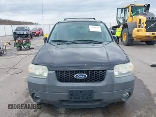 2005 Ford Escape XLT with VIN 1FMCU03135KB37656, listed as a IAAI auction lot 41908207 with 191,899 mi miles. Bid and sale history available at carsss.com. Image 12.