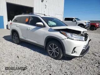 2019 Toyota Highlander SE z VIN 5TDJZRFH5KS570491, wystawiony jako Copart lot #50373435 z przebiegiem Nie podano mil oraz Szkoda całkowita • Salvage title. Historia ofert i sprzedaży dostępna na DreamBid. Obrazek 4.