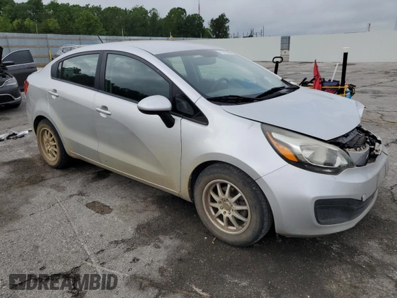 2013 Kia Rio LX z VIN KNADM4A35D6280066, wystawiony jako Copart lot #57293585 z przebiegiem 129 281 mil mil oraz Szkoda całkowita • Salvage title. Historia ofert i sprzedaży dostępna na DreamBid. Obrazek 4.
