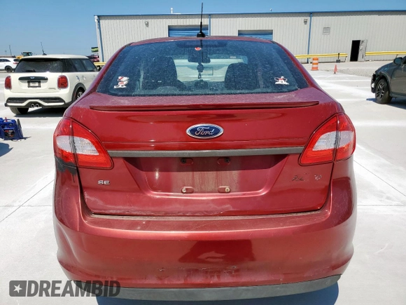 2013 Ford Fiesta SE z VIN 3FADP4BJXDM193759, wystawiony jako Copart lot #58230835 z przebiegiem 174 158 mil mil oraz Czysty tytuł • Clean title. Historia ofert i sprzedaży dostępna na DreamBid. Obrazek 6.