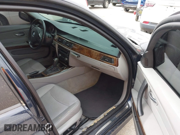2009 BMW 3 Series 328i with VIN WBAPH77549NM30399, listed as a IAAI auction lot 41837955 with 82,610 mi miles. Bid and sale history available at carsss.com. Image 5.