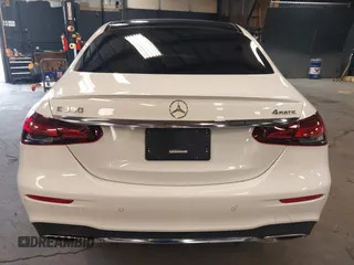 2023 Mercedes-Benz E 350 z VIN W1KZF8EB2PB137329, wystawiony jako IAAI lot #42160967 z przebiegiem 8 718 mil mil oraz . Historia ofert i sprzedaży dostępna na DreamBid. Obrazek 17.
