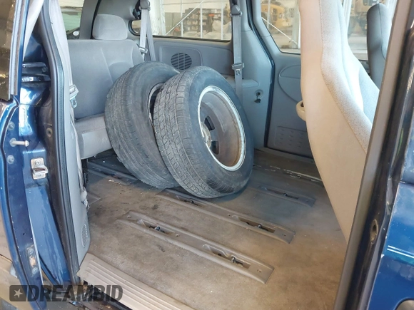 2003 Dodge Grand Caravan with VIN 2D4GP24353R195035, listed as a IAAI auction lot 41574068 with 209,165 mi miles and . Bid and sale history available at DreamBid. Image 8.
