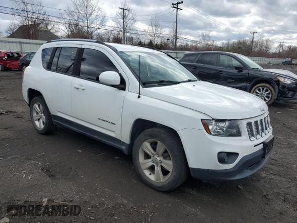 2015 Jeep Compass Latitude with VIN 1C4NJDEB8FD303453, listed as a Copart auction lot 52334755 with 92,005 mi miles and Salvage Title. Bid and sale history available at carsss.com. Image 4.