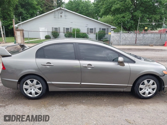 2008 Honda Civic LX z VIN 1HGFA16548L091849, wystawiony jako IAAI lot #42378104 z przebiegiem 74 981 mil mil oraz . Historia ofert i sprzedaży dostępna na DreamBid. Obrazek 14.