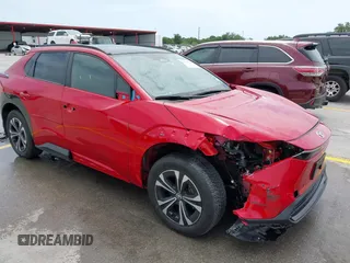 2023 Toyota bZ4X XLE z VIN JTMAAAAA1PA011835, wystawiony jako IAAI lot #42241639 z przebiegiem Nie podano mil oraz . Historia ofert i sprzedaży dostępna na DreamBid. Obrazek 1.