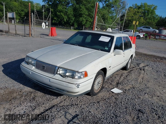 1998 Volvo S90 with VIN YV1KS9605W1129198, listed as a IAAI auction lot 42153215 with 257,242 mi miles. Bid and sale history available at carsss.com. Image 2.