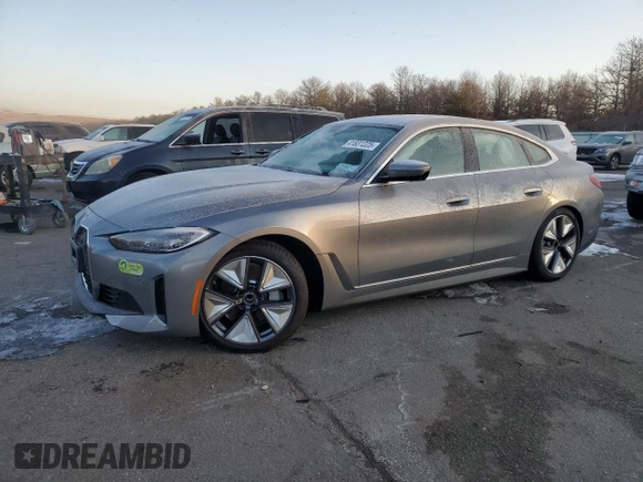 2024 BMW i4 xDrive40 z VIN WBY83FB05RFS82087, wystawiony jako Copart lot #41831225 z przebiegiem 1 396 mil mil oraz Szkoda całkowita • Salvage title. Historia ofert i sprzedaży dostępna na DreamBid. Obrazek 1.