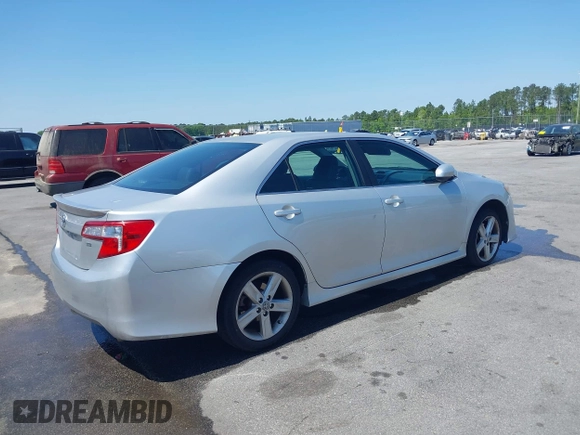 2012 Toyota Camry L with VIN 4T1BF1FK4CU061477, listed as a IAAI auction lot 42004963 with 286,689 mi miles. Bid and sale history available at carsss.com. Image 4.