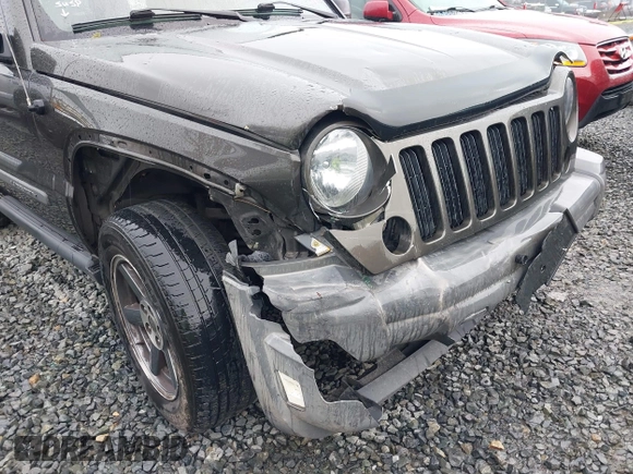 2005 Jeep Liberty Sport with VIN 1J4GL48K45W581892, listed as a IAAI auction lot 41908767 with 168,151 mi miles. Bid and sale history available at carsss.com. Image 6.