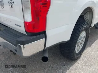 2017 Ford F-250 Lariat z VIN 1FT7W2B68HEC85264, wystawiony jako IAAI lot #42493873 z przebiegiem 185 868 mil mil oraz . Historia ofert i sprzedaży dostępna na DreamBid. Obrazek 6.