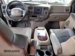 2003 Ford Excursion z VIN 1FMNU44FX3EA92379, wystawiony jako Copart lot #53122515 z przebiegiem 197 749 mil mil oraz Szkoda całkowita • Salvage title. Historia ofert i sprzedaży dostępna na DreamBid. Obrazek 8.