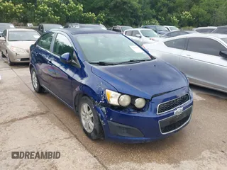 2014 Chevrolet Sonic LT z VIN 1G1JC5SH2E4218221, wystawiony jako IAAI lot #42284388 z przebiegiem 117 612 mil mil oraz . Historia ofert i sprzedaży dostępna na DreamBid. Obrazek 1.