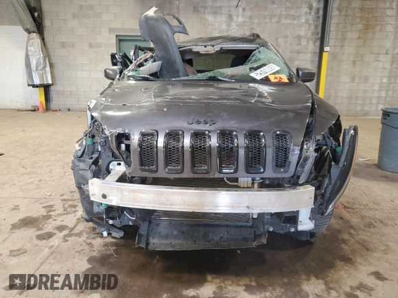 2018 Jeep Cherokee Latitude z VIN 1C4PJMCB3JD534507, wystawiony jako Copart lot #60502365 z przebiegiem 133 642 mil mil oraz Szkoda całkowita • Salvage title. Historia ofert i sprzedaży dostępna na DreamBid. Obrazek 5.