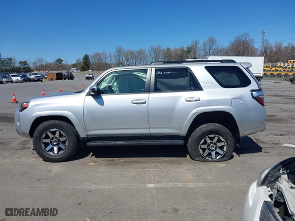 2022 Toyota 4Runner TRD Off Road with VIN JTEPU5JR4N6023357, listed as a IAAI auction lot 41852939 with 46,403 mi miles. Bid and sale history available at carsss.com. Image 13.
