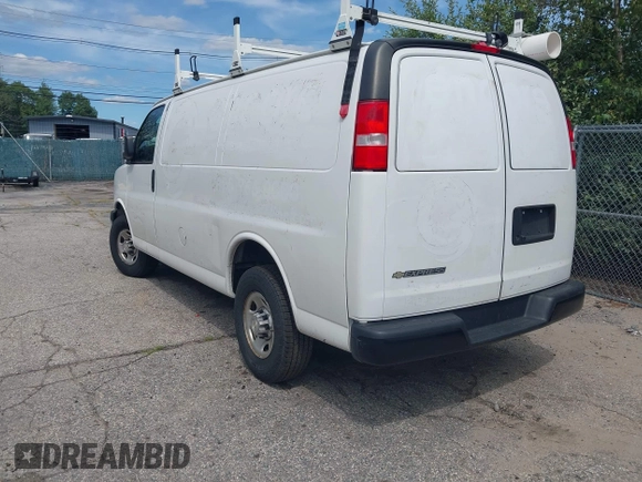 2021 Chevrolet Express Cargo with VIN 1GCWGAFP6M1231601, listed as a IAAI auction lot 42763185 with 105,783 mi miles and . Bid and sale history available at DreamBid. Image 3.