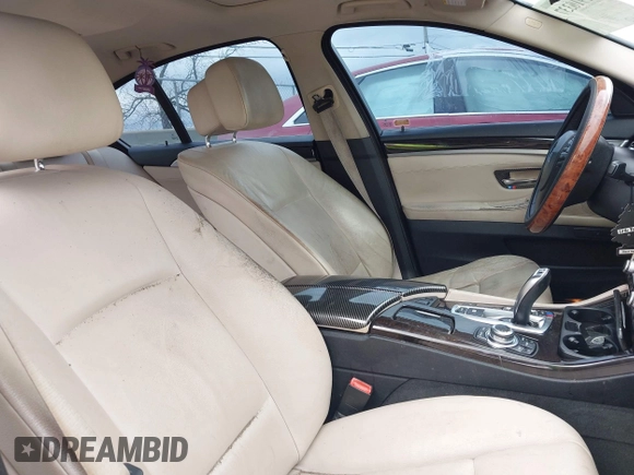 2012 BMW 5 Series 528i with VIN WBAXG5C5XCDX01864, listed as a IAAI auction lot 41910337 with 200,110 mi miles. Bid and sale history available at carsss.com. Image 5.
