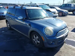 2011 MINI Clubman z VIN WMWZF3C5XBT187633, wystawiony jako IAAI lot #41326233 z przebiegiem 113 040 mil mil oraz . Historia ofert i sprzedaży dostępna na DreamBid. Obrazek 1.