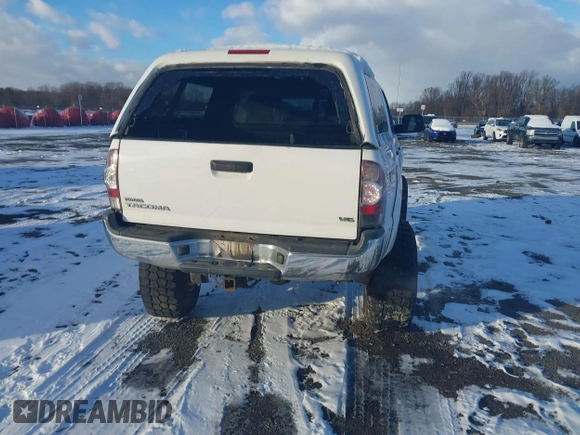 2014 Toyota Tacoma with VIN 3TMLU4EN0EM147193, listed as a IAAI auction lot 41280636 with 162,345 mi miles. Bid and sale history available at carsss.com. Image 16.