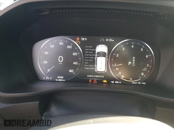 2020 Volvo XC40 Momentum with VIN YV4162UK8L2177380, listed as a Copart auction lot 49244565 with 45,228 mi miles and Salvage Title. Bid and sale history available at DreamBid. Image 9.