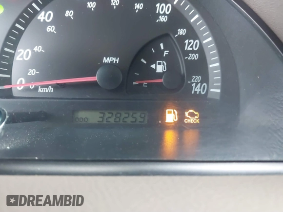 2002 Toyota Camry LE z VIN 4T1BE32K82U005531, wystawiony jako IAAI lot #41650283 z przebiegiem 328 259 mil mil oraz . Historia ofert i sprzedaży dostępna na DreamBid. Obrazek 16.
