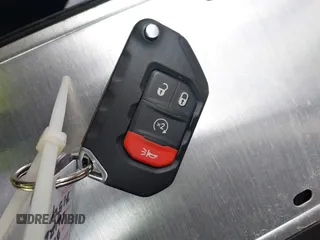 2020 Jeep Wrangler Unlimited Rubicon z VIN 1C4HJXFG2LW267154, wystawiony jako IAAI lot #41745497 z przebiegiem 28 692 mil mil oraz . Historia ofert i sprzedaży dostępna na DreamBid. Obrazek 11.