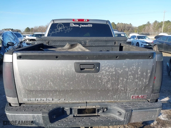 2008 GMC Sierra 1500 Work Truck with VIN 2GTEK133781178421, listed as a IAAI auction lot 41441844 with 213,315 mi miles. Bid and sale history available at carsss.com. Image 17.