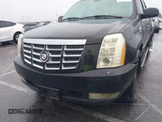 2007 Cadillac Escalade EXT with VIN 3GYFK62887G197848, listed as a IAAI auction lot 42100948 with 154,695 mi miles. Bid and sale history available at carsss.com. Image 6.
