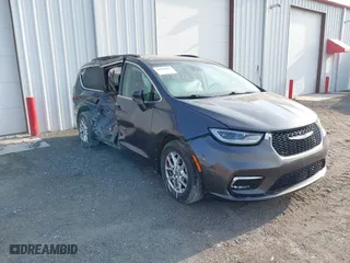 2022 Chrysler Pacifica Touring L with VIN 2C4RC1BG3NR106566, listed as a IAAI auction lot 40702651 with 84,330 mi miles. Bid and sale history available at carsss.com. Image 1.