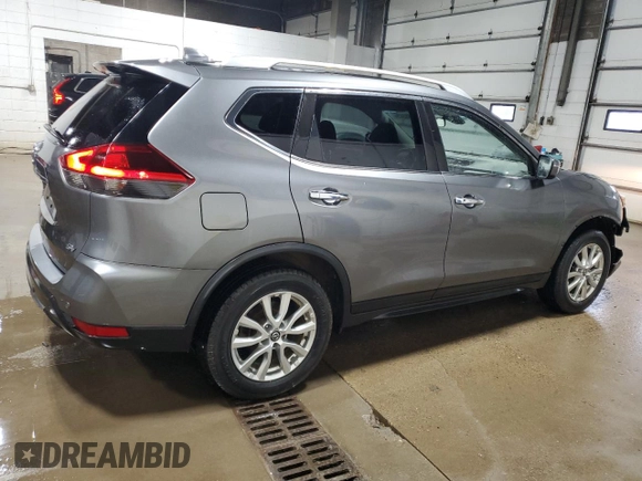 2020 Nissan Rogue SV z VIN JN8AT2MT0LW009007, wystawiony jako Copart lot #60568345 z przebiegiem 88 330 mil mil oraz Czysty tytuł • Clean title. Historia ofert i sprzedaży dostępna na DreamBid. Obrazek 3.