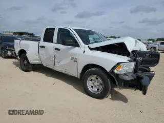 2020 Ram 1500 Tradesman z VIN 1C6RR6FG5LS128402, wystawiony jako Copart lot #53482865 z przebiegiem 114 656 mil mil oraz Szkoda całkowita • Salvage title. Historia ofert i sprzedaży dostępna na DreamBid. Obrazek 4.